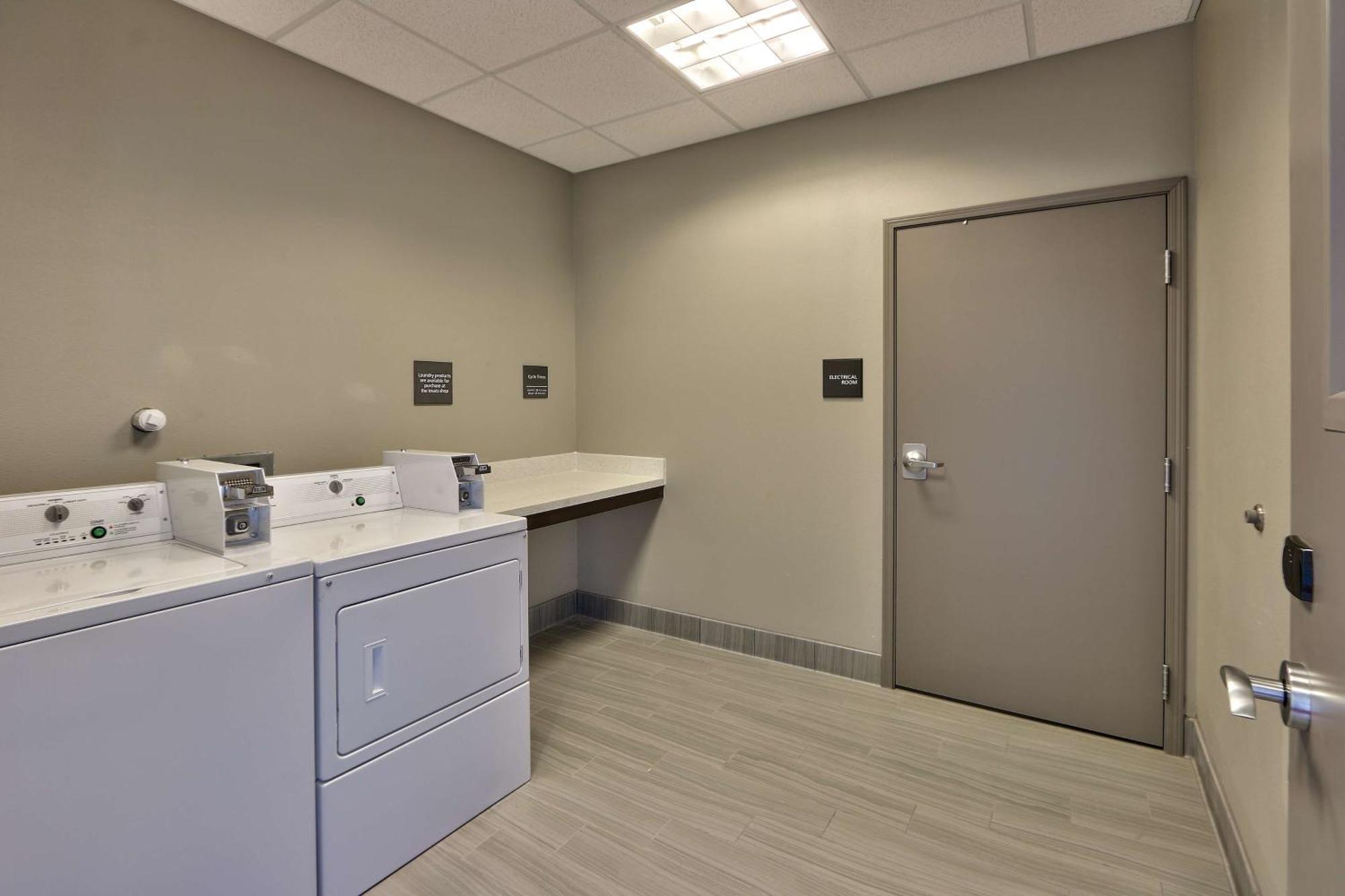 Hampton Inn & Suites Albuquerque Airport Esterno foto